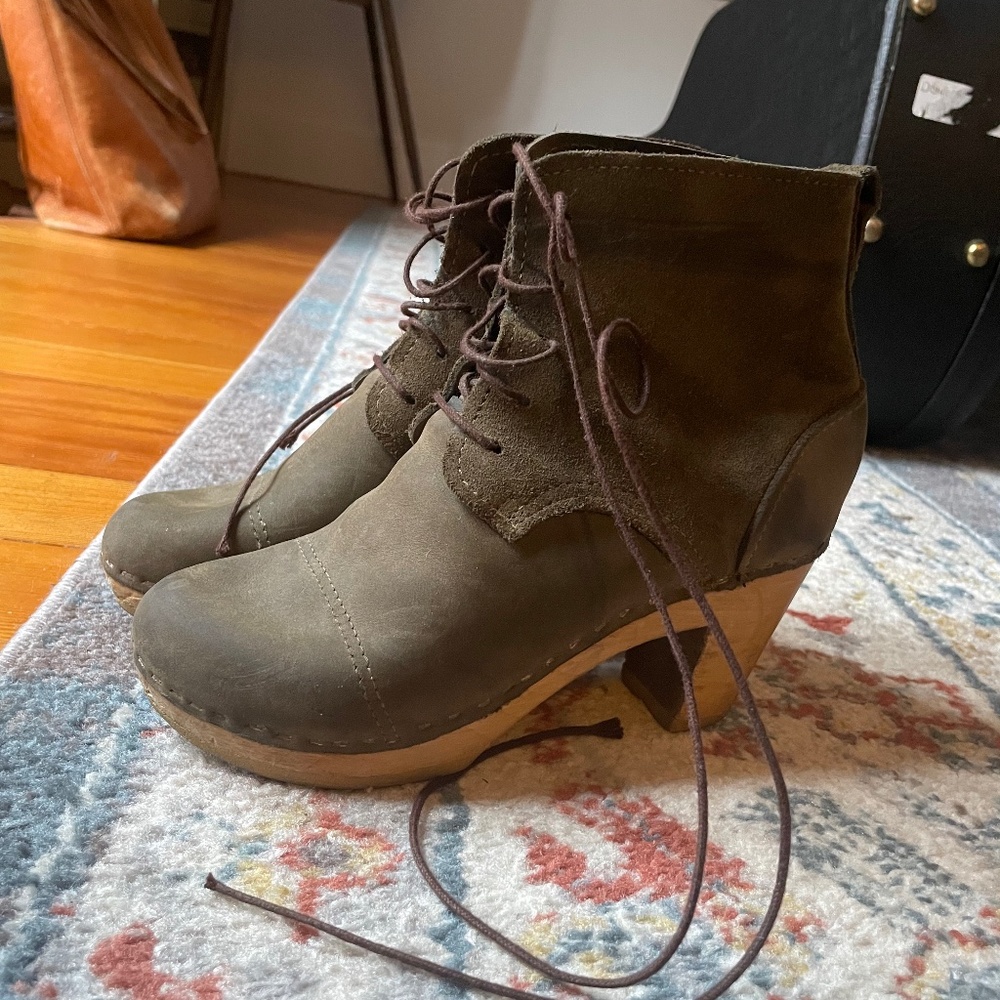 Bryr 36 6.5 clog boots
